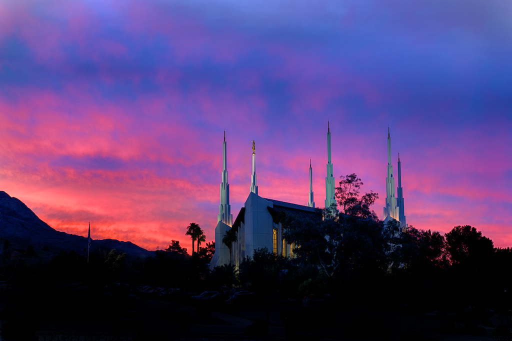 The morning dawns over the Las Vegas Temple 